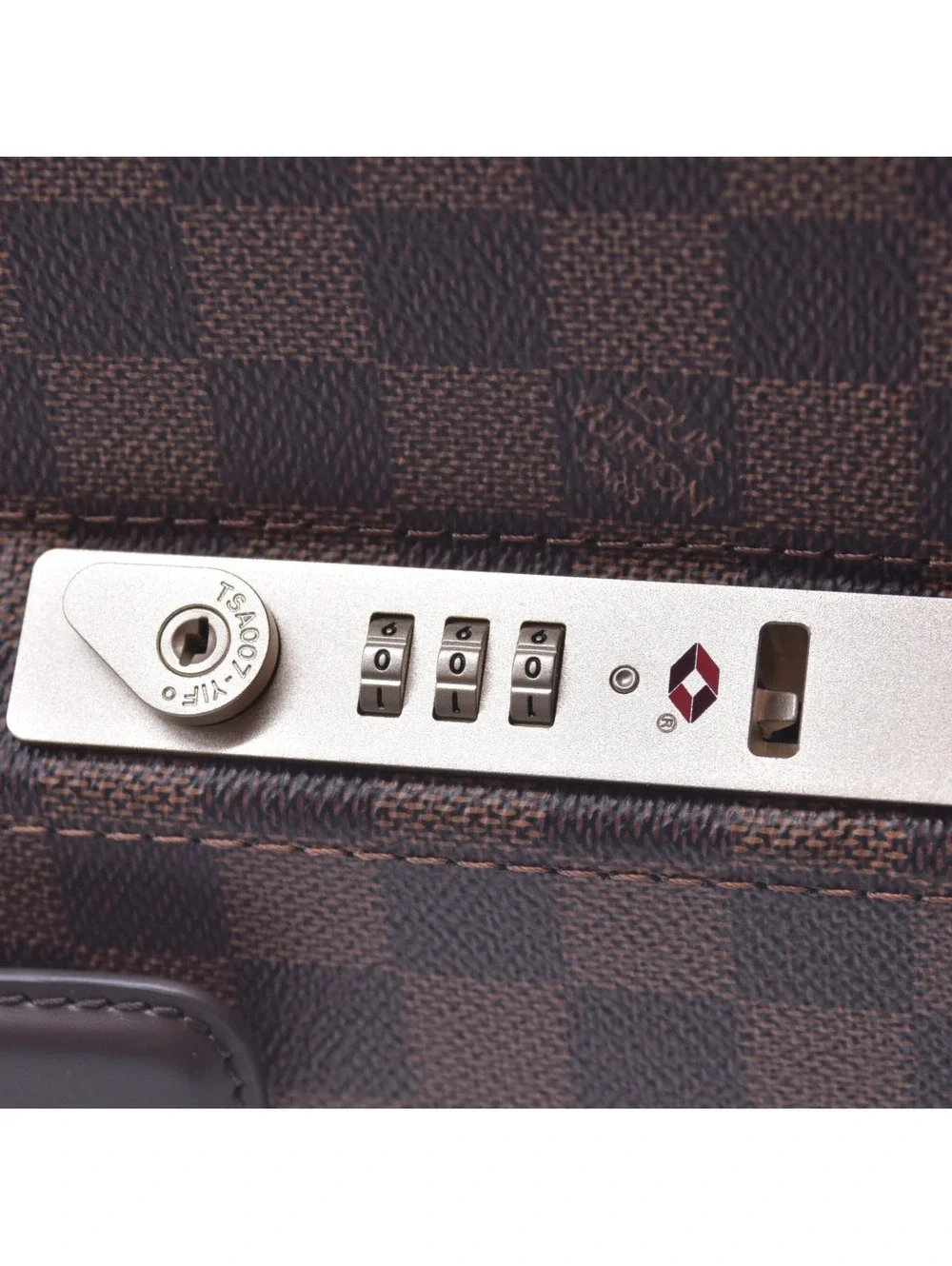 Louis Vuitton exterior excellent